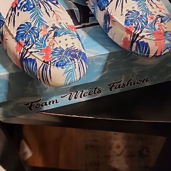 Floral Women's Shoes Floafers size 8 NWT - Picture 2 of 6